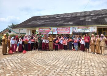 SD Negeri 1 Air Naningan Berbagi Kebahagiaan Di Bulan Ramadhan