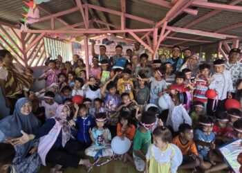 Semangat Kemerdekaan, PLN Berikan Inspirasi Anak-Anak Pemulung Melalui Dongeng dan Bantuan Alat Sekolah