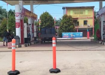 *Diduga Melawan Hukum SPBU 64 788 16 Sungai Laur Bebas Melakukan Pengisian Jerigen*