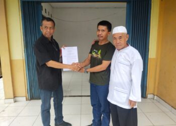 Serah Terima SK DPD GEPAK TABALONG Oleh Ketua Anang Misran DPW Kalimantan Selatan