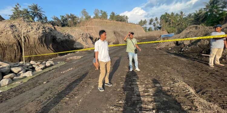 Polres Lotim Pasang Police Lokasi Tambang Bermasalah 