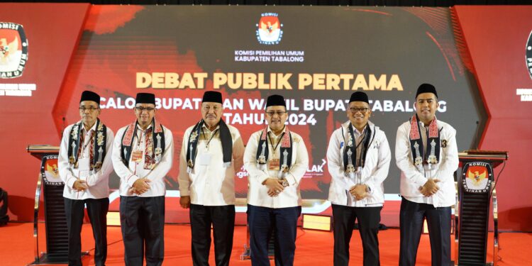 *Debat perdana pasangan calon Bupati dan Wakil Bupati Tabalong resmi digelar di Aston Tanjung City Hotel, Rabu (6/11/2024).*