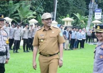 Bupati Oku selatan Abusama Pimpin Apel pagi Di lapangan Polres Bersama Jajaran Polres Oku selatan