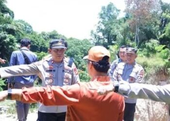 BUPATI OKU SELATAN TINJAU LOKASI LONGSOR DI PERUMAHAN HKS 1 KECIPUNG Muare dua