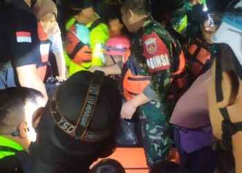 Koramil Ngemplak Bantu Evakuasi Korban Banjir Di Desa Sawahan Boyolali