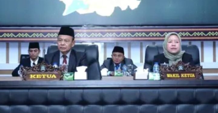 BUPATI OKU SELATAN HADIRI RAPAT PARIPURNA DPRD KABUPATEN OGAN KOMERING ULU SELATAN 