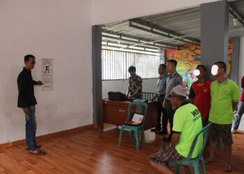 Peduli Kesehatan Mata WBP, Lapas Kotaagung Fasilitasi Cek Kesehatan Mata Gratis
