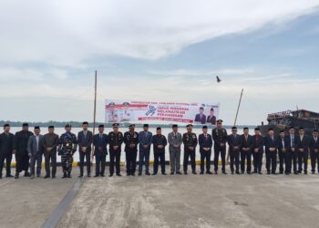 Kapolres Tanjab Barat Pimpin Upacara Pelarungan Bunga di Hari Pahlawan