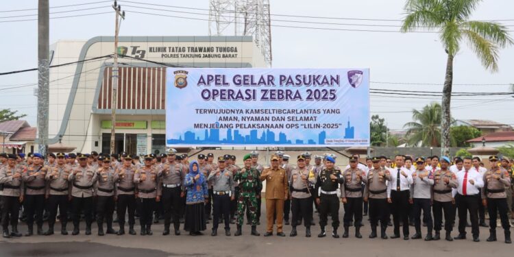 Kapolres Tanjab Barat Pimpin Apel Gelar Pasukan Operasi Zebra 2025: Targetkan Penurunan Angka Kecelakaan