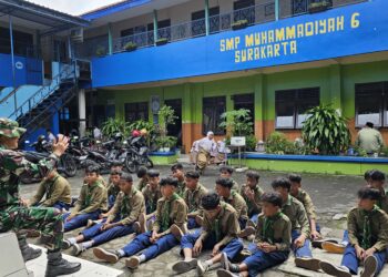 Babinsa Tipes Beri Motivasi Siswa SMP Muhammadiyah 6 Mengenal Profesi TNI