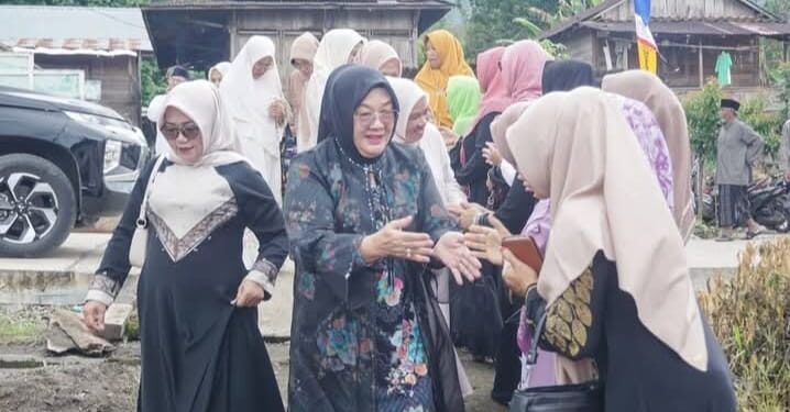 Ketua TP-PKK OKU Selatan Hadiri Pengajian Akbar Majelis Ta’lim Ibu-Ibu se-Kecamatan Warkuk Ranau Selatan