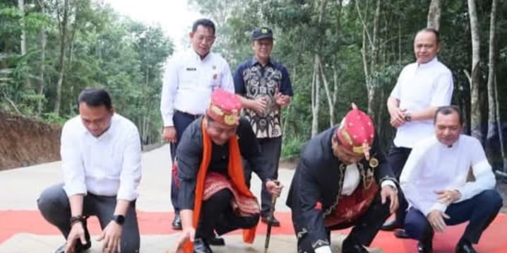 Gubernur Herman Deru Didampingi Bupati OKU Selatan Resmikan Jalan Karang Agung–Trans Lubar, Dorong Akses Ekonomi dan Konektivitas Wilayah