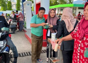 SPBU 24.353.49 Kotaagung Berbagi Takjil di Bulan Suci Ramadhan