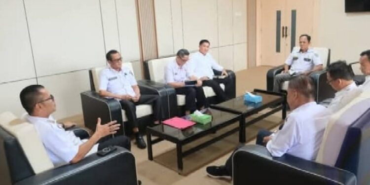 Sekda pimpin rapat pembahasan pendirian mall pelayanan publik oku selatan