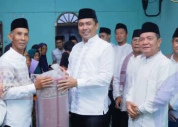Bupati Oku selatan Safari Ramadhan di Muaradua kisam, Salurkan Bantuan Untuk masyarakat