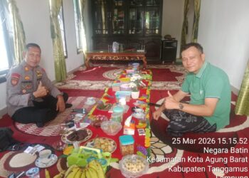 Kapolsek Kotaagung Jalin Silaturahmi dengan Mirza S.E Tokoh Adat dan Ketua APDESI di Momen Idul Fitri 1447 H