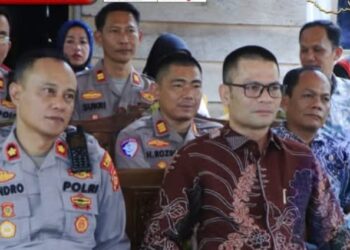 SEKDA OKU SELATAN IKUTI BAKTI SOSIAL BEDAH RUMAH SERENTAK SE-SUMSEL DALAM RANGKA HARI BHAYANGKARA