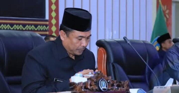 BUPATI OKU SELATAN HADIRI RAPAT PARIPURNA DPRD DENGAN AGENDA LAPORAN PANITIA KHUSUS