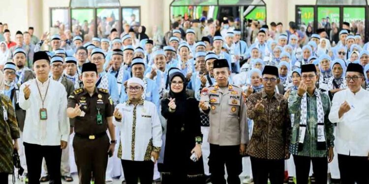 Bupati Pesawaran Nanda Indira Lepas Jamaah Calon Haji ke Tanah Suci