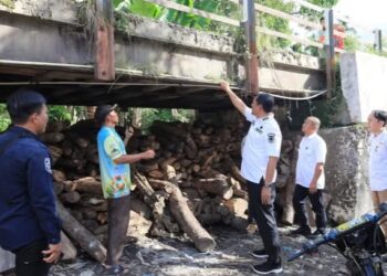 Bupati OKU Selatan Tinjau Jembatan Rusak Akibat Luapan Sungai Teriti di Mekakau Ilir