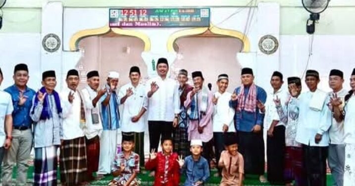 Bupati Oku Selatan Abusama Laksanakan Safari Jumat di Masjid Besar Baiturrahman Buay Runjung