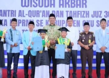 Bupati Oku Selatan Hadiri Wisuda Akbar Santri, Tegaskan Pentingnya Membangun Generasi Qur’ani