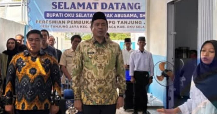 Bupati OKU Selatan Resmikan Program Makan Bergizi Gratis di Buay Pemaca