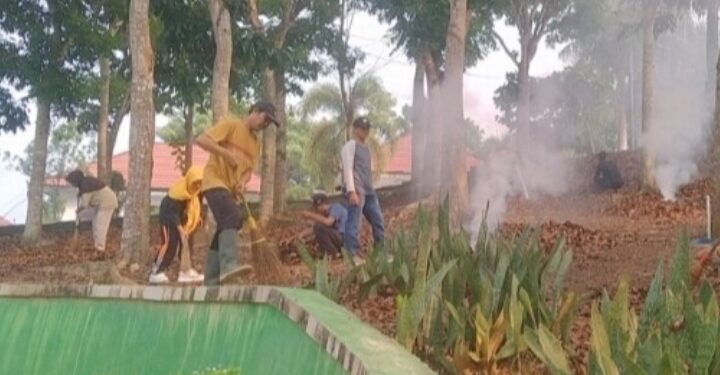 Sambut Kunjungan Ketua TP PKK Sumsel, Pemkab OKU Selatan Gelar Gotong Royong Massal