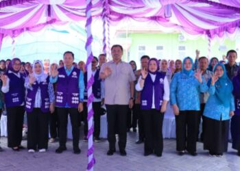 Bupati OKU Selatan Letakkan Batu Pertama Bedah Rumah dan Launching Posyandu 6 SPM